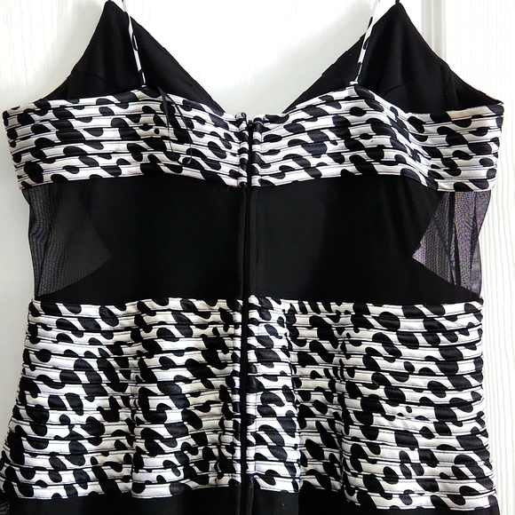 Size 10 J S Collections black and white sheer fabric dress with padded bra. - Picture 3 of 6